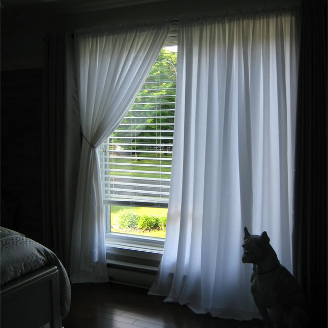 Weißer halbtransparenter Voile Vorhang