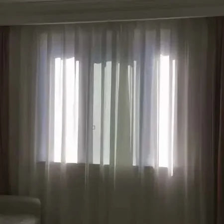 Weißer halbtransparenter Voile Vorhang