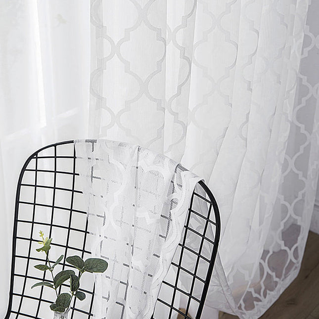 Gardine mit marokkanischem Gittermuster