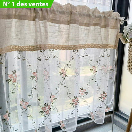 Scheibengardine im Landhausstil mit Blumen