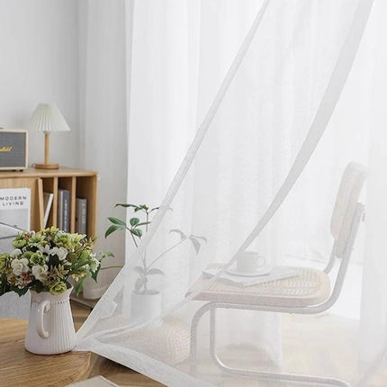 Transparente Gardine in natürlicher Leinenoptik