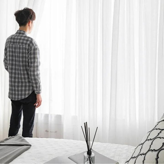 Transparente Gardine in natürlicher Leinenoptik