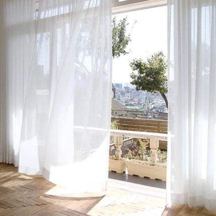 Transparente Gardine in natürlicher Leinenoptik