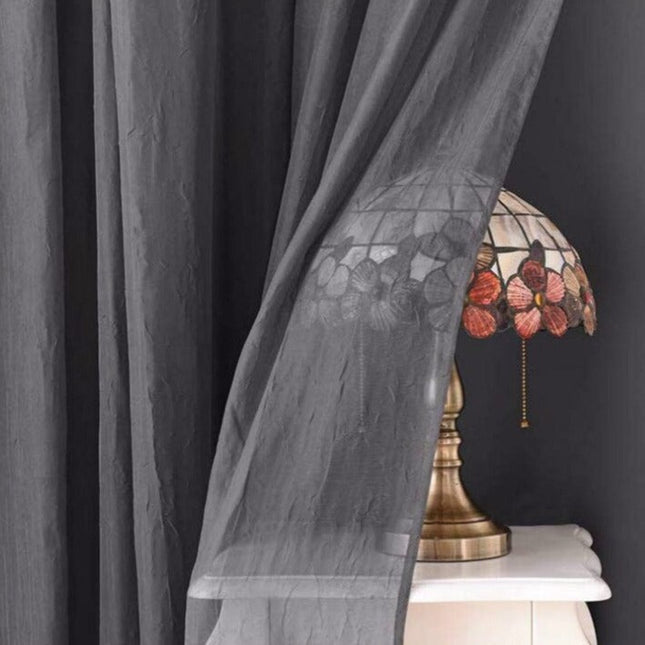 Doppellagiger Verdunkelungsvorhang mit Voile