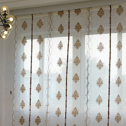 Elegante Raffgardine mit barocker Stickerei