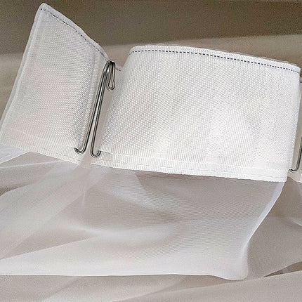 Transparente Gardine in schlichtem Design