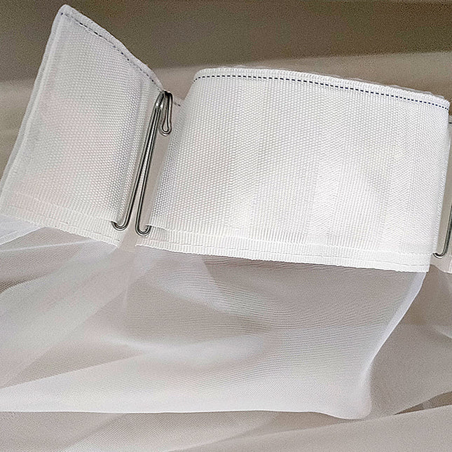 Transparente Gardine in schlichtem Design