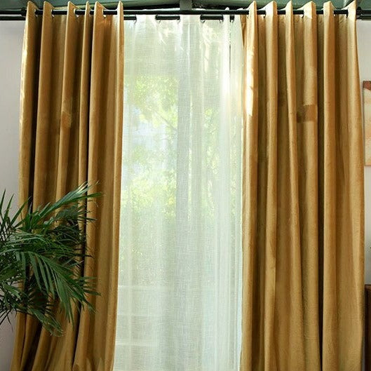 Verdunkelungsvorhang in Ocker mit Samtoptik