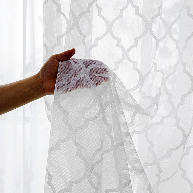 Gardine mit marokkanischem Gittermuster