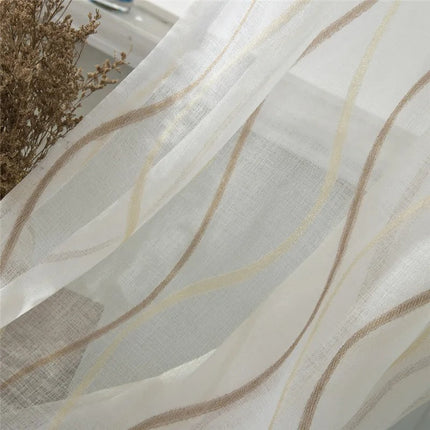 Gardine mit gewelltem Linienmuster modern