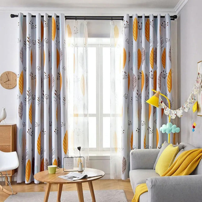 Gelbe Gardine mit herbstlichem Blattmuster