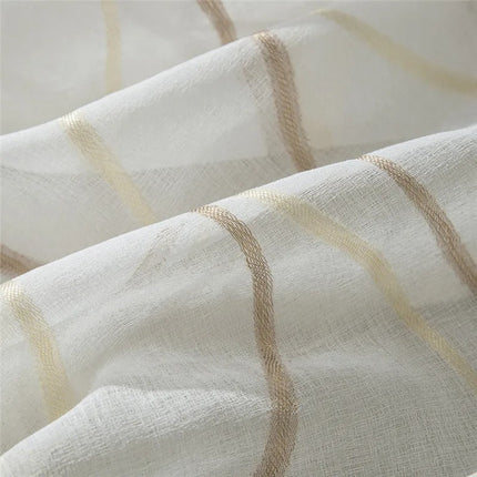 Gardine mit gewelltem Linienmuster modern