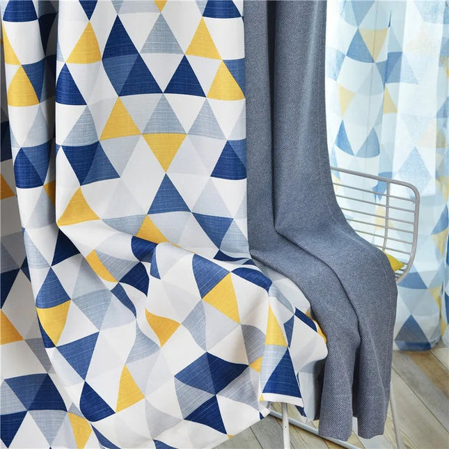 Verdunkelungsvorhang mit modernem Dreiecksmuster