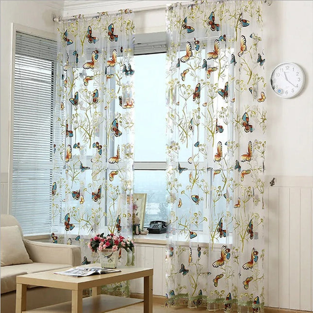 Gardine mit bunten Schmetterlingen bestickt