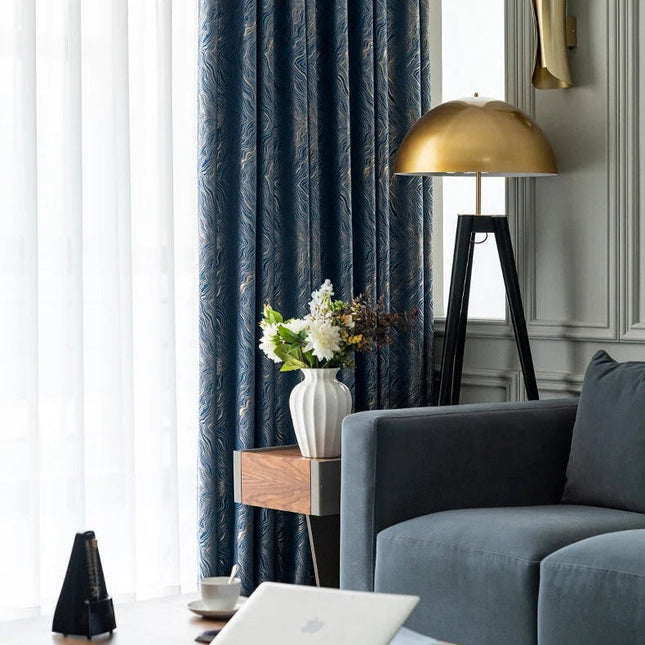 Nachtblauer Verdunkelungsvorhang mit feiner Struktur