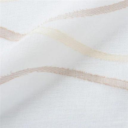 Gardine mit gewelltem Linienmuster modern