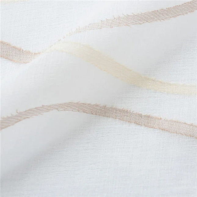 Gardine mit gewelltem Linienmuster modern