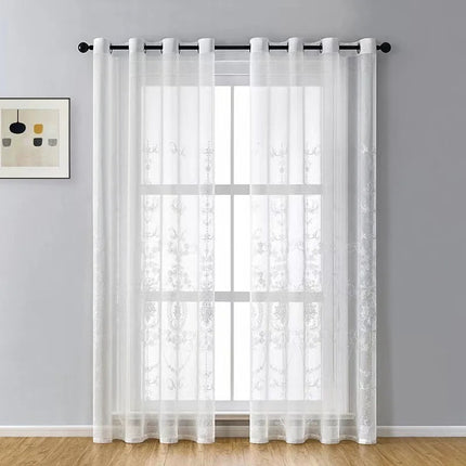 Klassische Gardine mit eleganter Barock-Stickerei