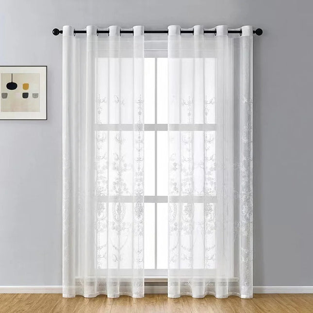 Klassische Gardine mit eleganter Barock-Stickerei