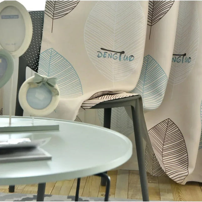 Verdunkelungsvorhang mit Ösen und Blattmuster