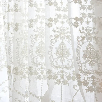 Klassische Gardine mit eleganter Barock-Stickerei