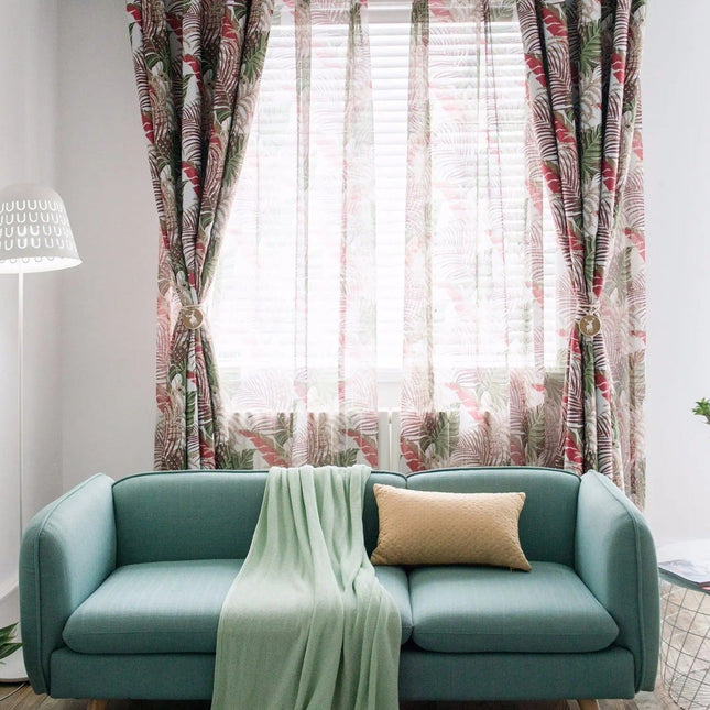 Halbtransparenter Vorhang mit tropischem Muster