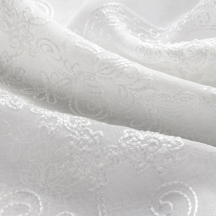 Klassische Gardine mit eleganter Barock-Stickerei