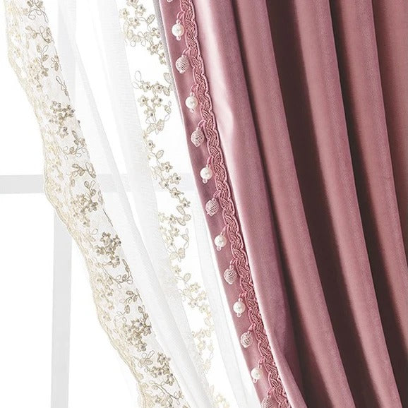 Romantische Gardine mit Perlenstickerei