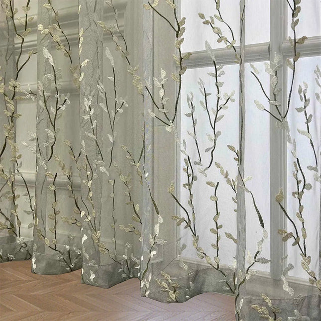 Gardine bestickt mit Zweigen Muster