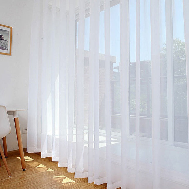 Transparente Gardine in schlichtem Design