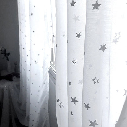 Gardine mit silbernen Sternen fürs Kinderzimmer