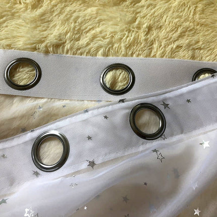 Gardine mit silbernen Sternen fürs Kinderzimmer