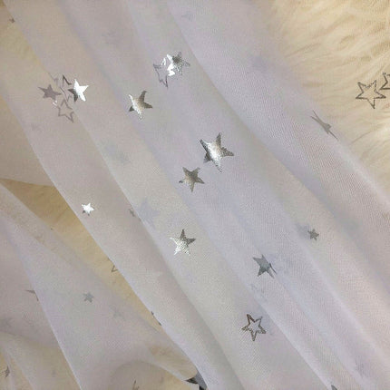 Gardine mit silbernen Sternen fürs Kinderzimmer
