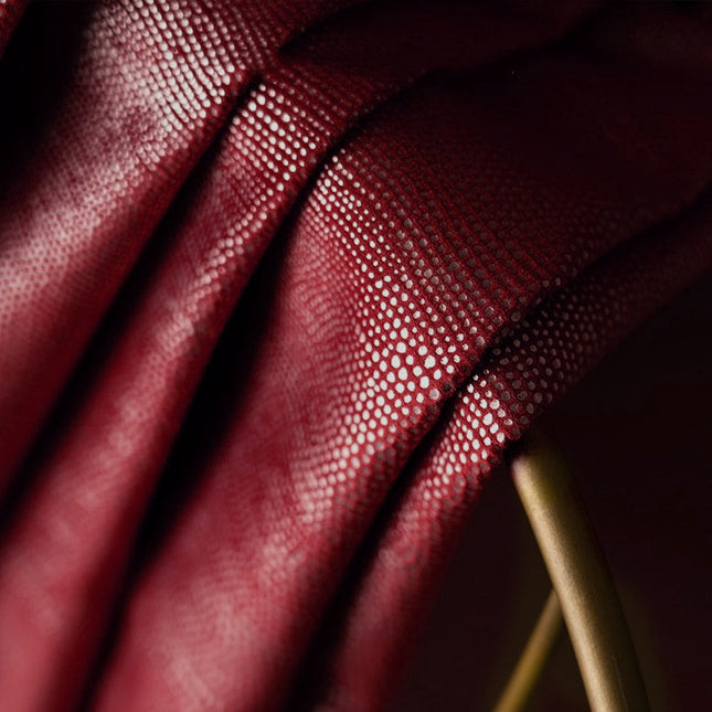 Blickdichter Verdunkelungsvorhang in Bordeauxrot
